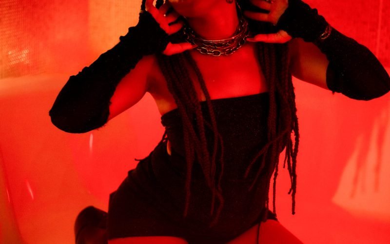 Morango Kush lança “Dia de Baile” e inaugura nova fase na cena periférica com o selo Queens In Rap